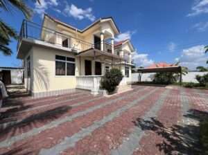 GHOROFA YENYE NZURI,VYUMBA 6,TZS.950 MIL,MBWENI.