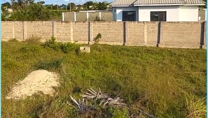 KIWANJA CHENYE HATI,SQM.750,MBWENI-KIEMBENI