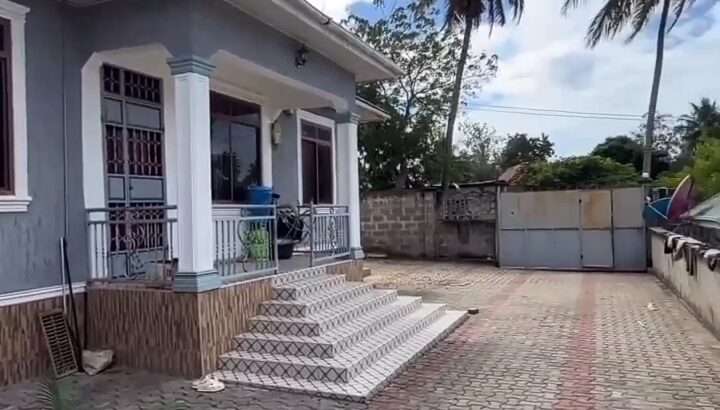 NYUMBA MBILI ZINAUZWA PAMOJA, MBEZI-JUU