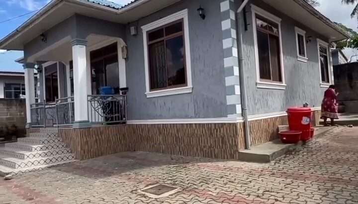 NYUMBA MBILI ZINAUZWA PAMOJA, MBEZI-JUU