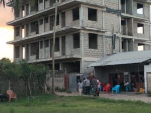 HOSTELI YAKUMALIZIA, VYUMBA 28,TZS.600 MIL,SAVEI